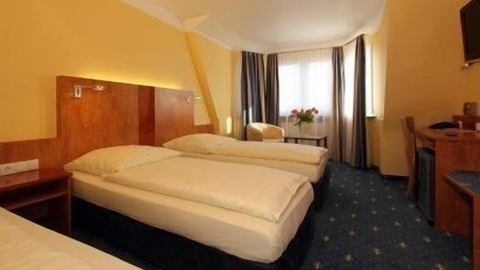 Aparthotel Astro - Nichtraucherhotel Щутгарт Екстериор снимка