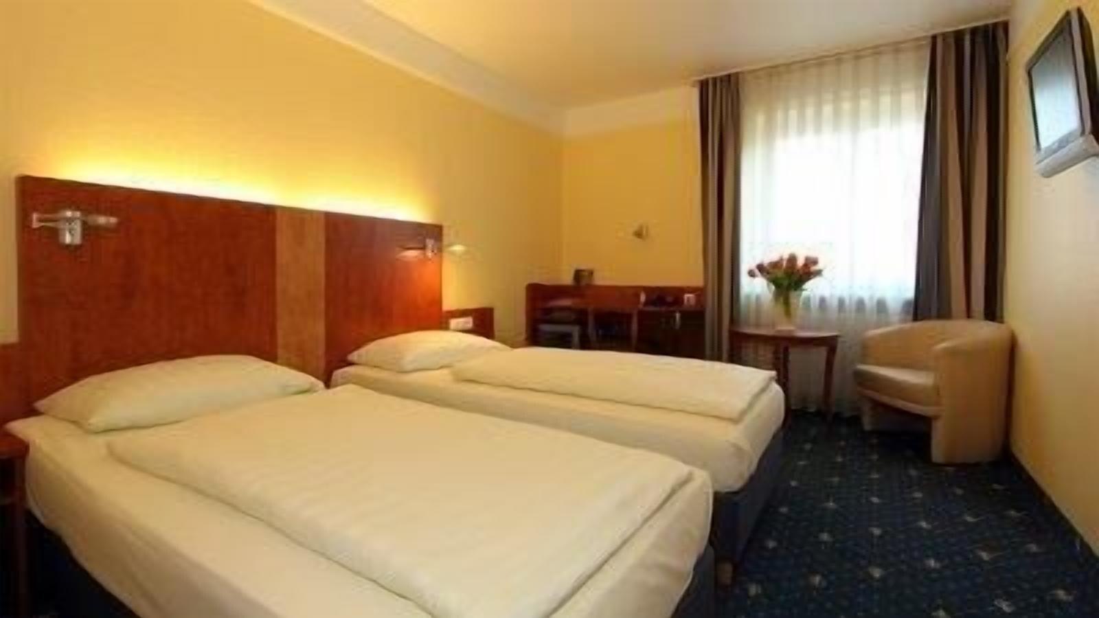 Aparthotel Astro - Nichtraucherhotel Щутгарт Екстериор снимка